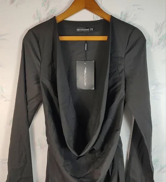 PrettyLittleThing Black Plunge Mini Dress Ruched Bodycon NWT Size 6 - Picture 5 of 14